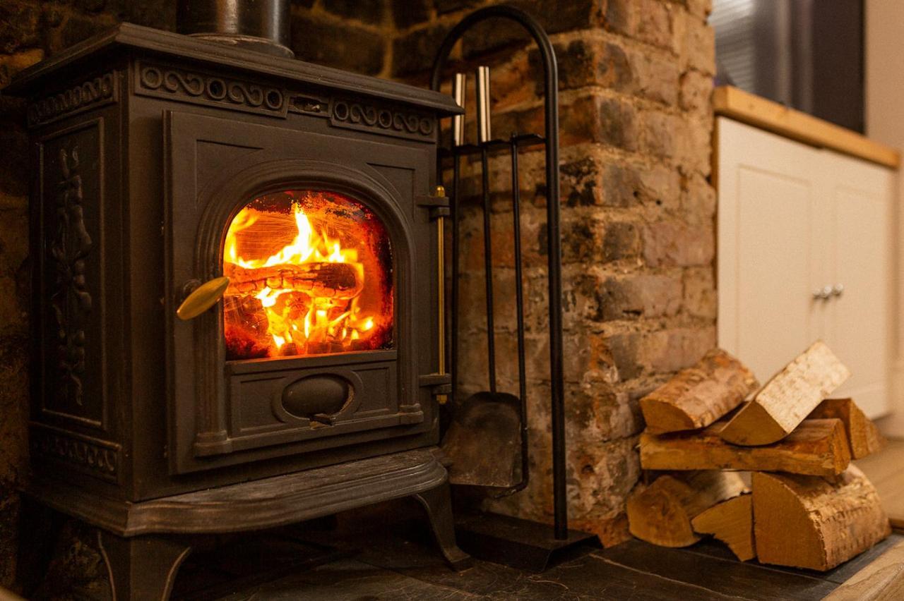 Stylish & Cosy Margate Escape With Hot Tub And Log Burner Dogs Welcome Dış mekan fotoğraf